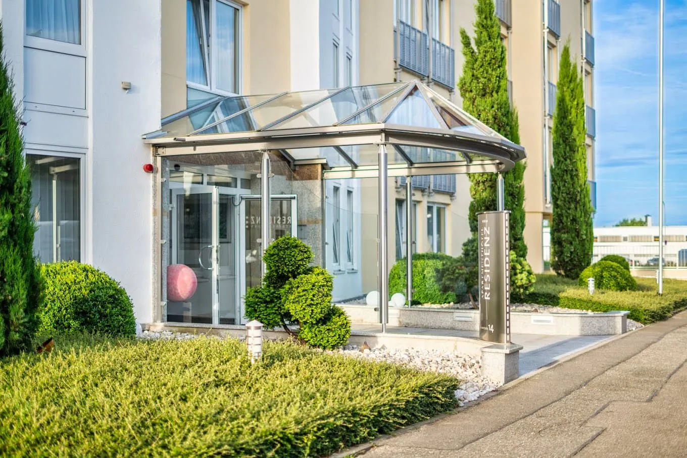 AIRPORTHOTEL RESIDENZ STUTTGART-STEINENBRONN 