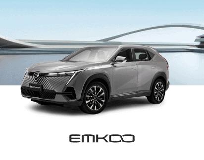 Coche eléctrico Emkoo de Salfa Sur Automotriz en color gris oscuro.
