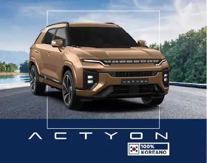 Crossover Hyundai Actyon en color marrón en entorno natural.