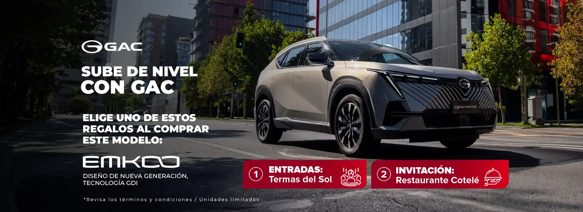 Nuevo SUV GAC en ciudad moderna con edificios y árboles.