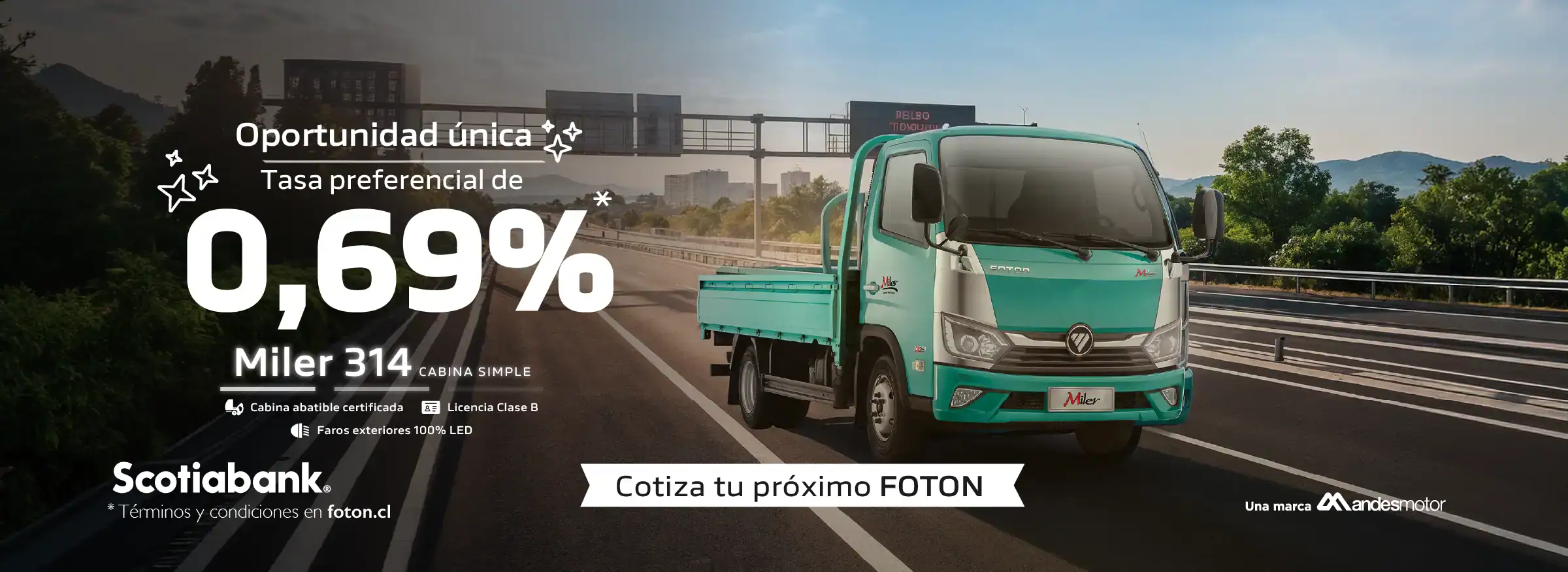 Camión Foton en carretera con paisaje y cielo despejado.