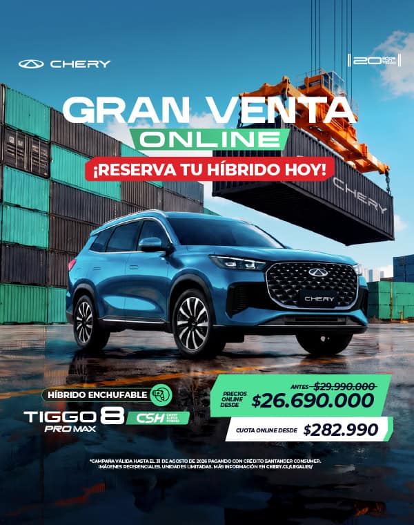 Vehículo Chevrolet nuevo en puerto con contenedores y grúa de fondo.