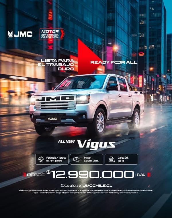Camioneta JMC Vigus en ciudad con luces y reflejos urbanos.