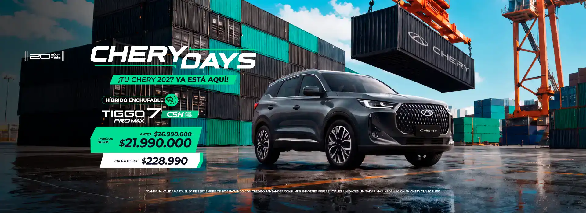 Nuevo Chery Tiggo 7 Pro en puerto con contenedores y grúa.