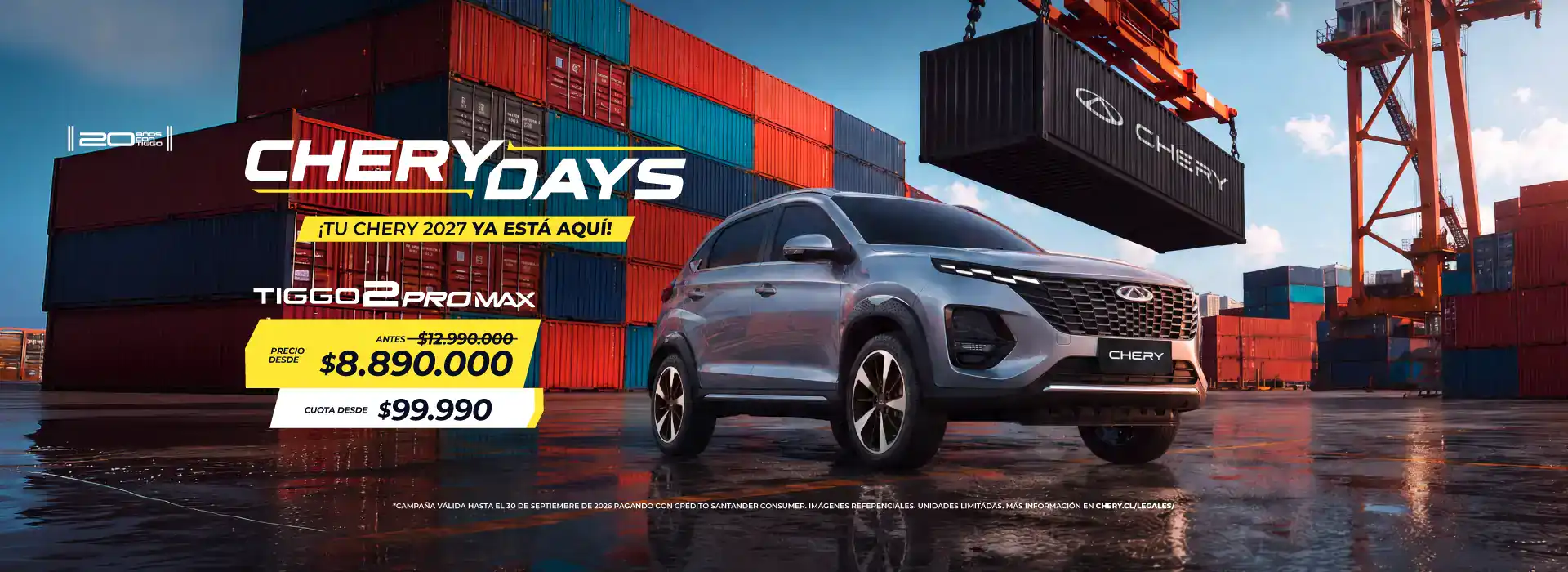 Vehículo Chevrolet en puerto con contenedores de carga y grúas.