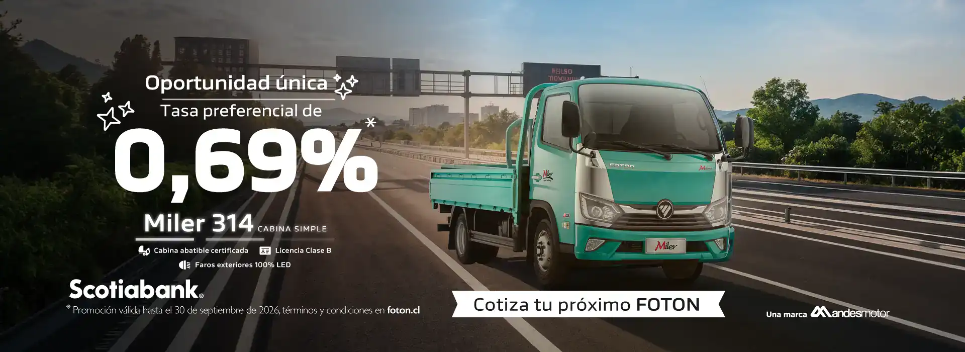 Camión FOTON en carretera con paisaje y cielo despejado.