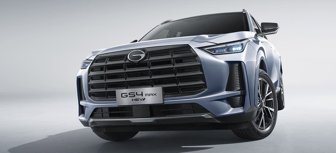 SUV GAC GS8 Max 2023 en color gris oscuro, frontal y lateral.