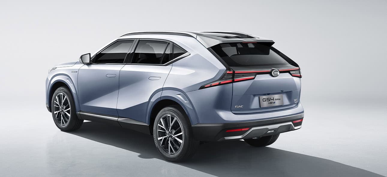 Vehículo SUV GAC GS8 2024 en color gris, vista trasera.