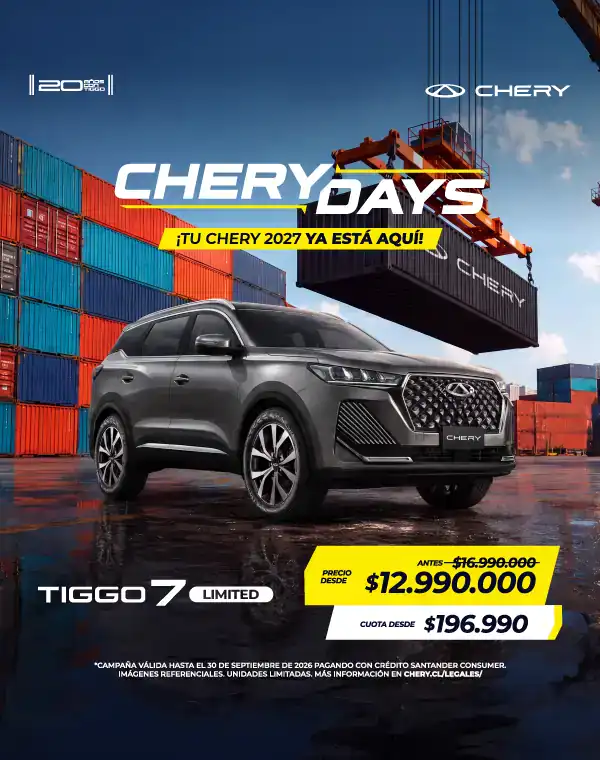 Vehículo Chery Tiggo 7 Limited en puerto con contenedores de fondo.