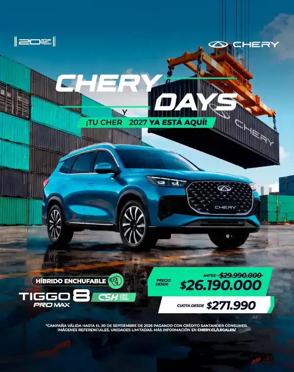 Nuevo Chery Tiggo 8 Pro Max en puerto con contenedores y grúa.