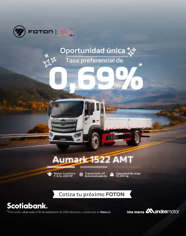 Camión Foton en carretera con vista a montañas y lago.
