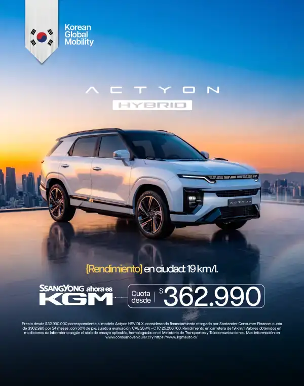 Nuevo SsangYong Actyon Hybrid en ciudad con vista urbana de fondo.