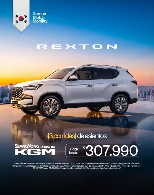 Nuevo SsangYong Rexton en exhibición con fondo urbano y atardecer.