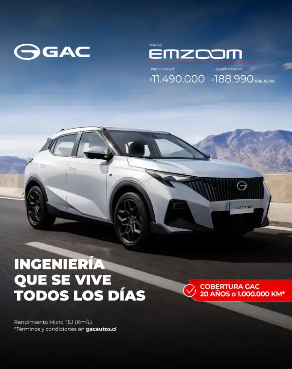 Nuevo vehículo GAC Emzoom en carretera con montañas de fondo.