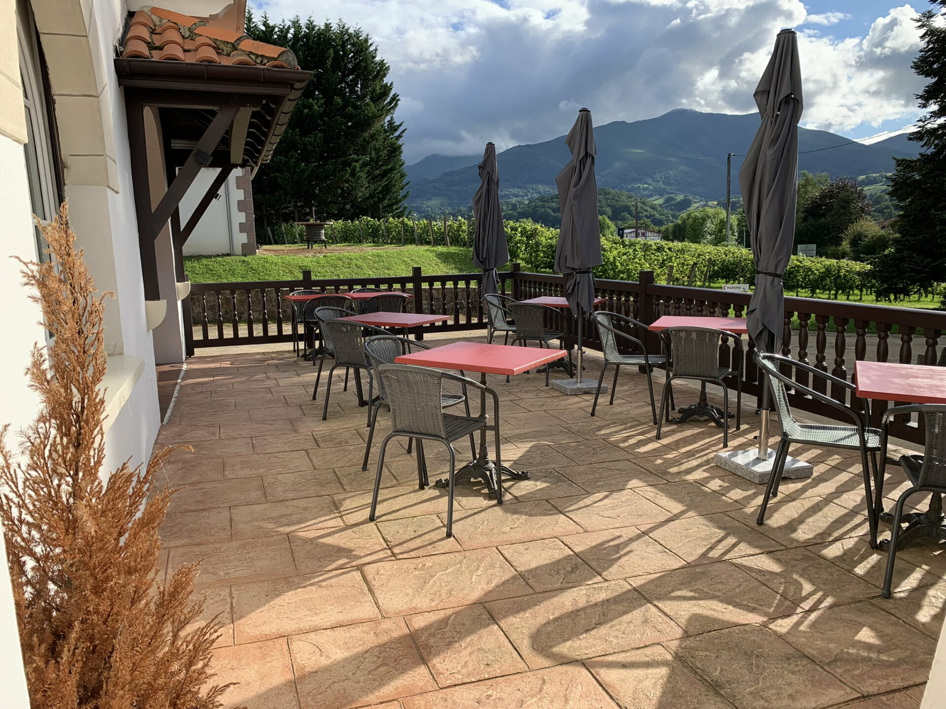 Terrasse vue montagnes basques • Villa Harriet ©