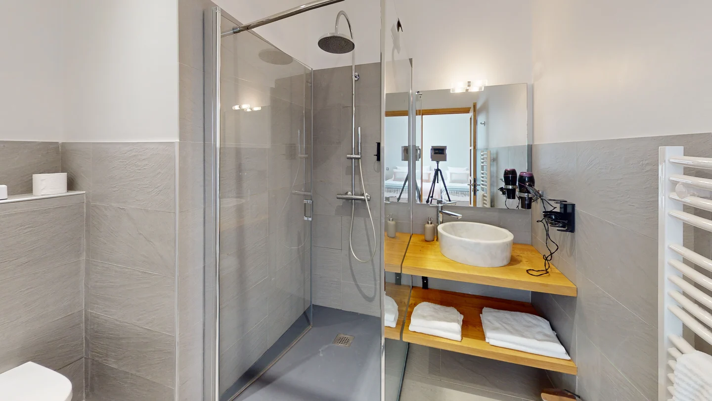 Arroxa Salle d'eau • Chambre Villa Harriet ©