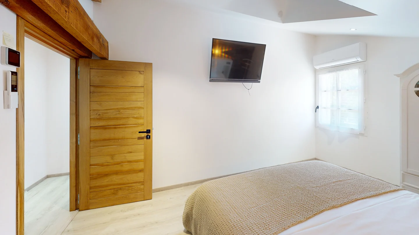 Chambre 02 Vue 2 • Gîte Villa Harriet ©