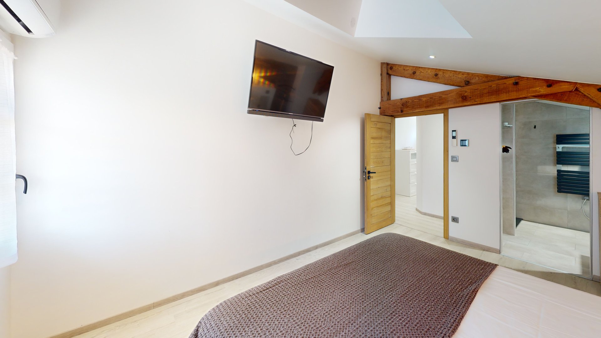 Chambre 02 Vue 2 • Gîte Villa Harriet ©