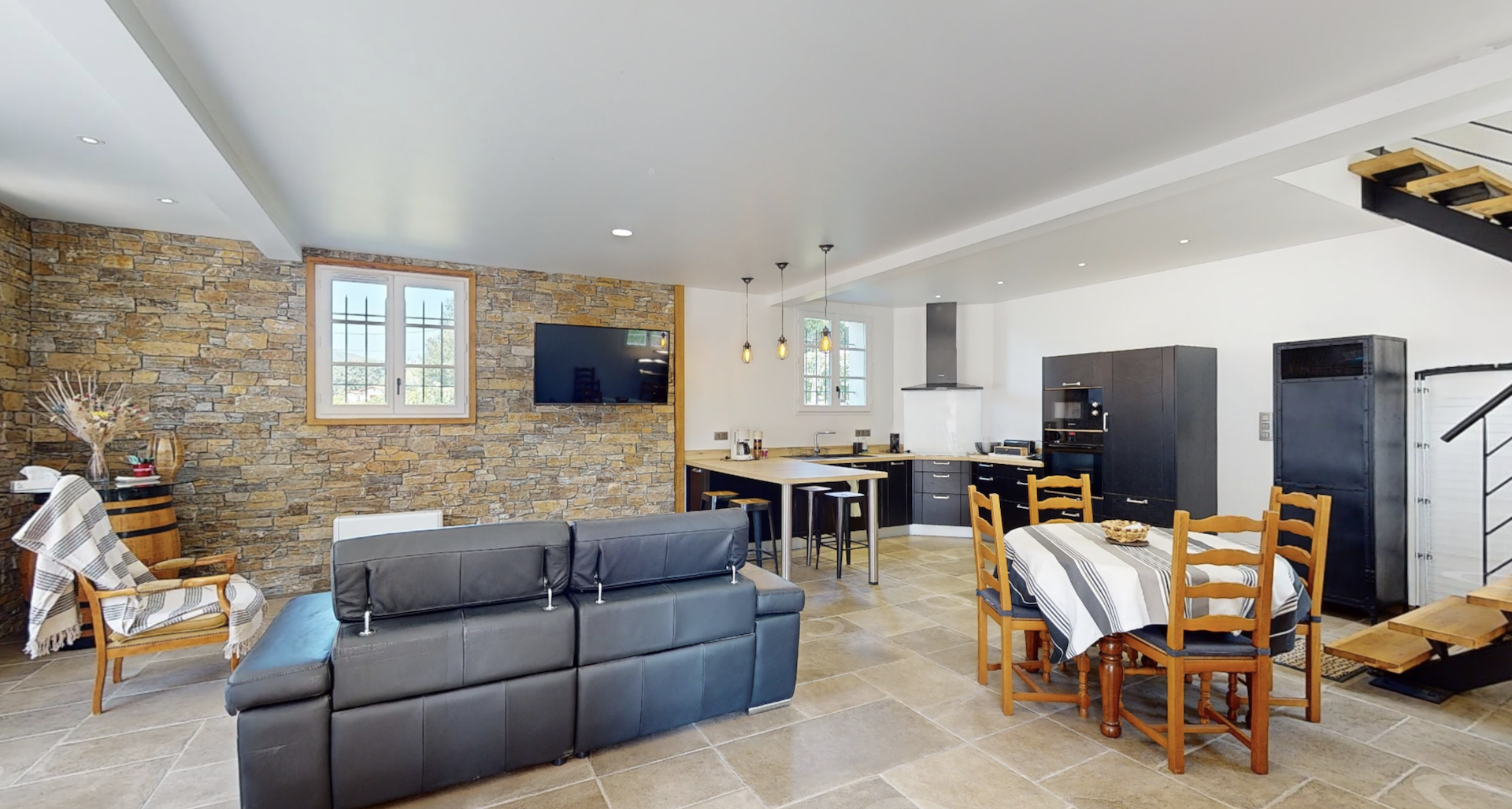 Espace de Vie - Vue 1 • Gîte Villa Harriet ©