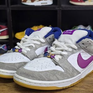 Nike SB Dunk Low Rayssa Leal F22 - Image 4