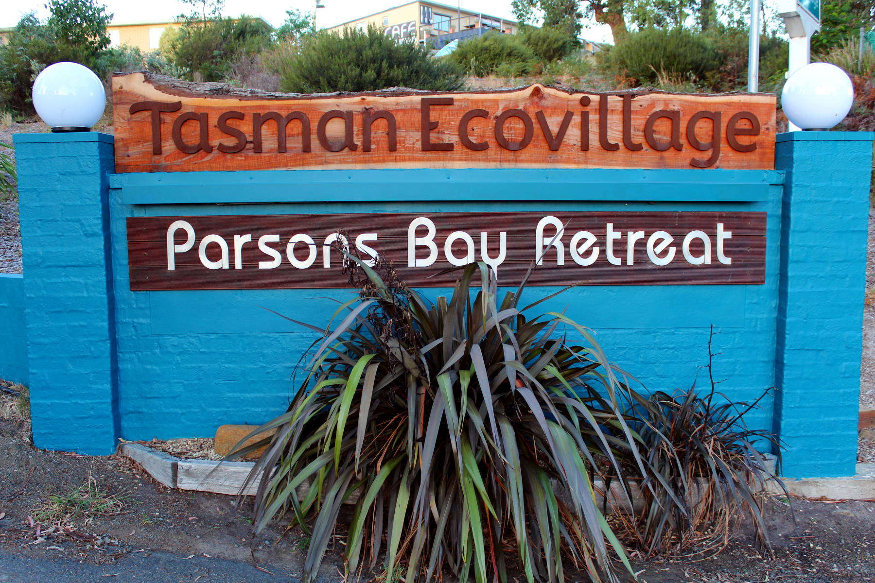 tasman-ecovillage-entrance-neil-robertson-3860.jpg