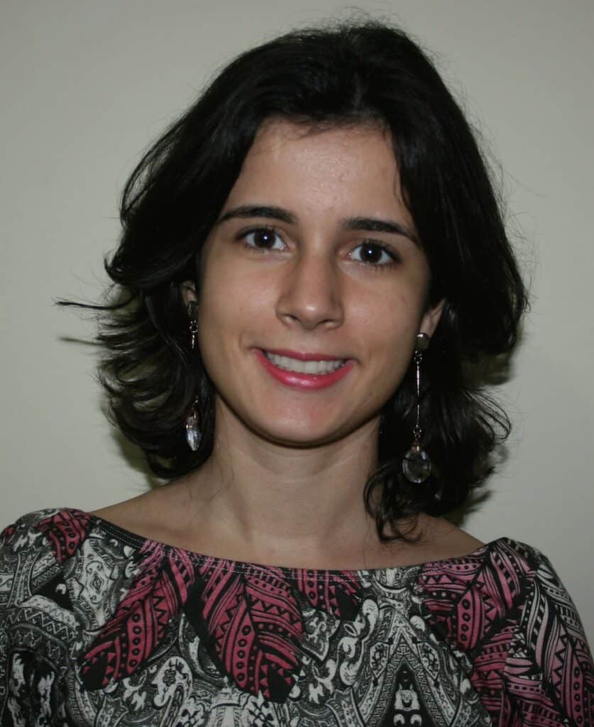 Portrait of Luiza Caldas with patterned top.