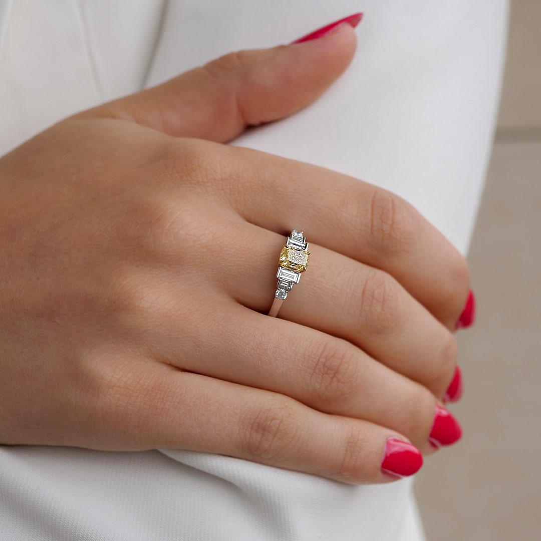 Schmuck: Solitaire Cushion Ring Baguette & Brillant Weißgold Gr. 55 aus 750 Weißgold von Jewels by Eckstein