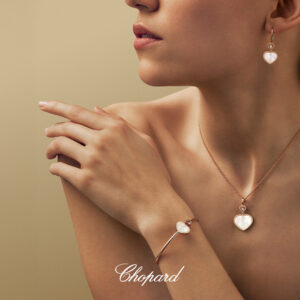 Schmuck: Chopard Happy Hearts Ohrringe aus Roségold mit Perlmutt und 0,10 ct Brillant aus 750 Roségold von CHOPARD