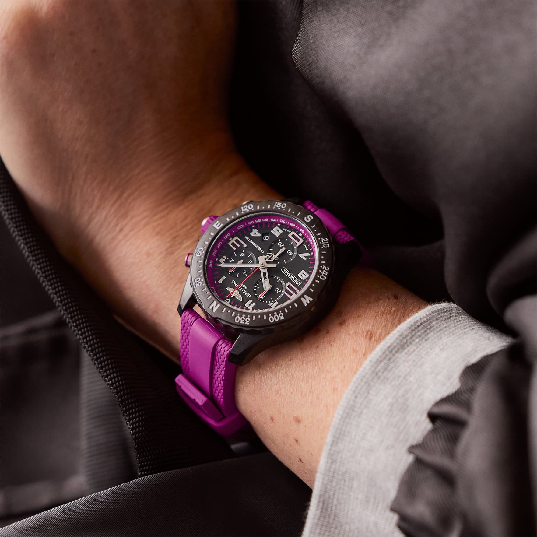 Breitling Professional Endurance Pro 38 schwarz/lila
