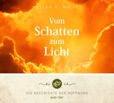 Lebendige, orangefarbene Wolken am Himmel mit Sonnenschein, passend zum Thema Hoffnung und Licht in der christlichen Literatur.