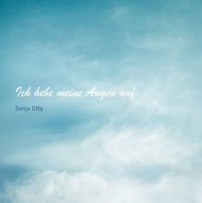 Himmel mit Wolken, Zitat: "Ich habe meine Augen auf" von Sonja Dilly, meditative, inspirierende Botschaft, passend für christliche Literatur und geistliches Wachstum, evangelischer Glaube, spirituelle Motivation, advent-verlag.de.