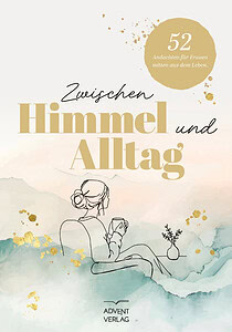 Buchcover mit Illustration einer Frau, die auf einem Stuhl sitzt und ein Buch liest, mit Wasserfarben-Hintergrund und goldenen Akzenten, Titel "Zwischen Himmel und Alltag".