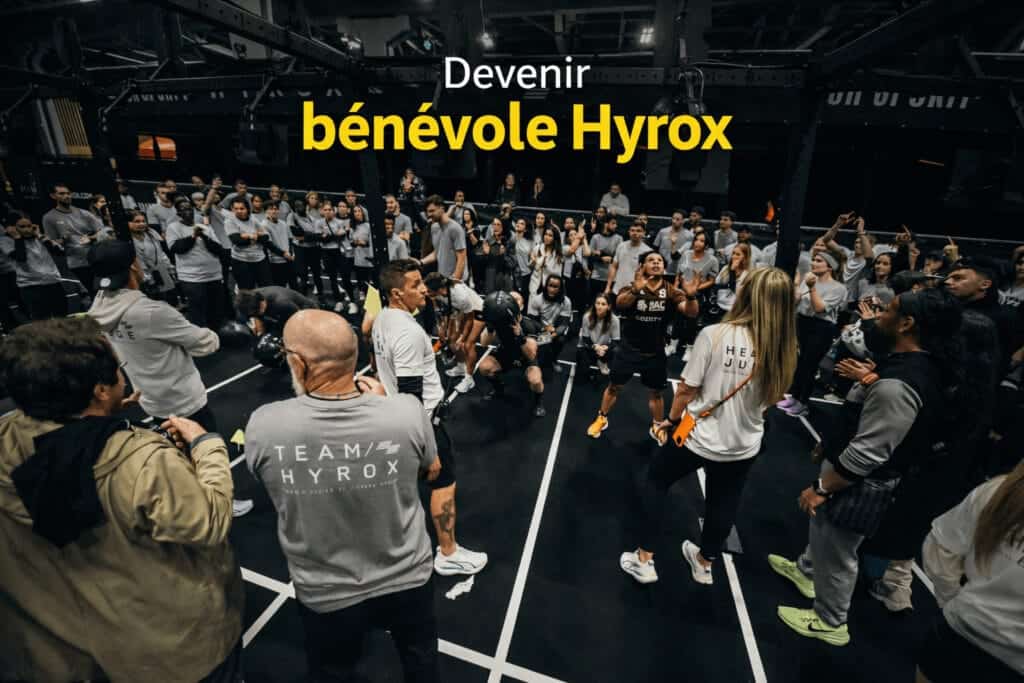 bénévole hyrox en compétition dans la roxzone