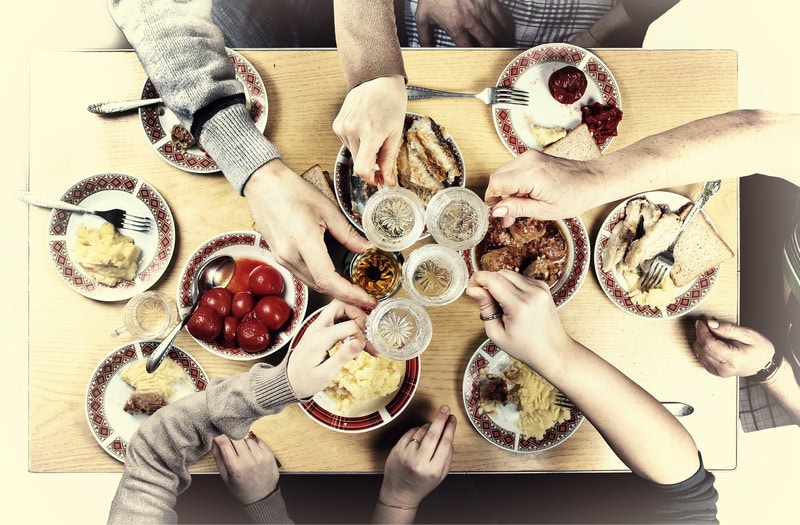 Healthy Thanksgiving Table Cheers