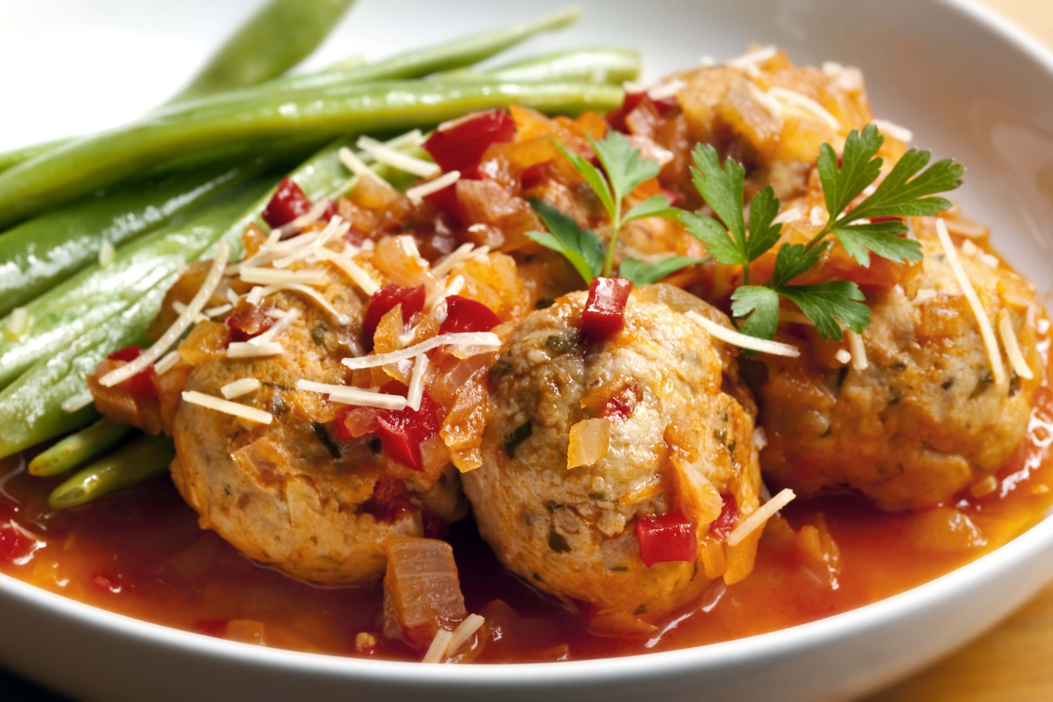 HEALTHY EATING | Meatballs and Tomato Sauce Recipe
