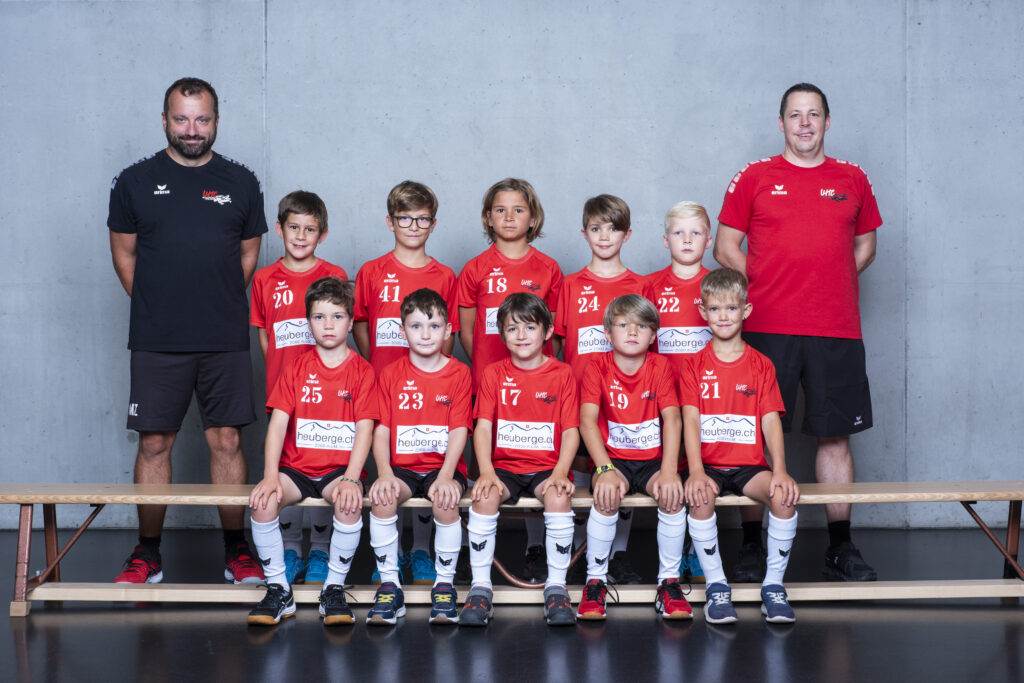 Jugendfußballteam UHC Alligator Malans mit Trainern.