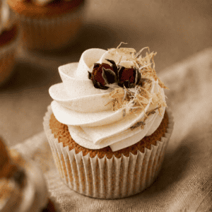 Bohemian cupcake met roos