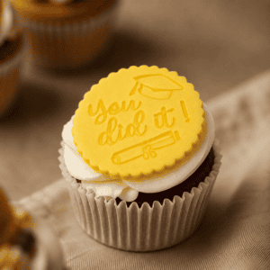 graduation cupcake met tekst