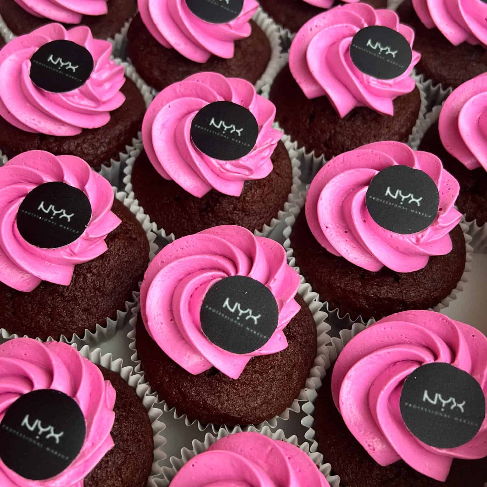Cupcakes met logo, logo cupcakes, cupcakes with logo, branded cupcakes, corporate cupcakes, relatiegeschenk cupcakes, bedrukte cupcakes, cupcakes met beeld, cupcakes, Cupcakes, Cakes, cakes amsterdam, cake shop amsterdam, cupcake winkel amsterdam, taart amsterdam kopen, red velvet amsterdam, red velvet kopen, birthday cake amsterdam, verjaardagstaart amsterdam, red velvet cake, red velvet taart, american red velvet amsterdam, red velvet cake amsterdam, red velvet cake bestellen, wedding cake, bruidstaart, thema taart, theme cake, customized cake, corporate cake, big cake amsterdam, grote taart bestelling, stapeltaart bestellen, gender reveal cake amsterdam, gender reveal taart amsterdam, birthdayparty cake, kinderfeestje traktatie, , online taarten winkel, online taarten kopen, online taarten bestellen, webshop cakes, order cakes online, bakery amsterdam, amsterdam bakkerij, american bakery amsterdam, cheesecake kopen, cheesecake bestellen, red velvet cheesecake, birthdayparty cake, cupcake amsterdam, cupcakes kopen, cupcakes bestellen, online cupcake winkel, online cupcakes kopen, online cupcakes bestellen, webshop cupcakes, order cupcakes online, bakery amsterdam, cakepops amsterdam, cakepop winkel amsterdam, cakepops bestellen, cupcakes traktatie, corporate cupcakes, corporate cake, corporate gift, zakelijke cupcakes, fair trade gebak, fair trade taart, fair trade cake, fair trade cupcakeswith image, cupcakes logo amsterdam, cupcakes logo bezorgen, cupcakes logo delivery, cupcakes logo bestellen, order cupcakes logo online, logo cupcakes online,