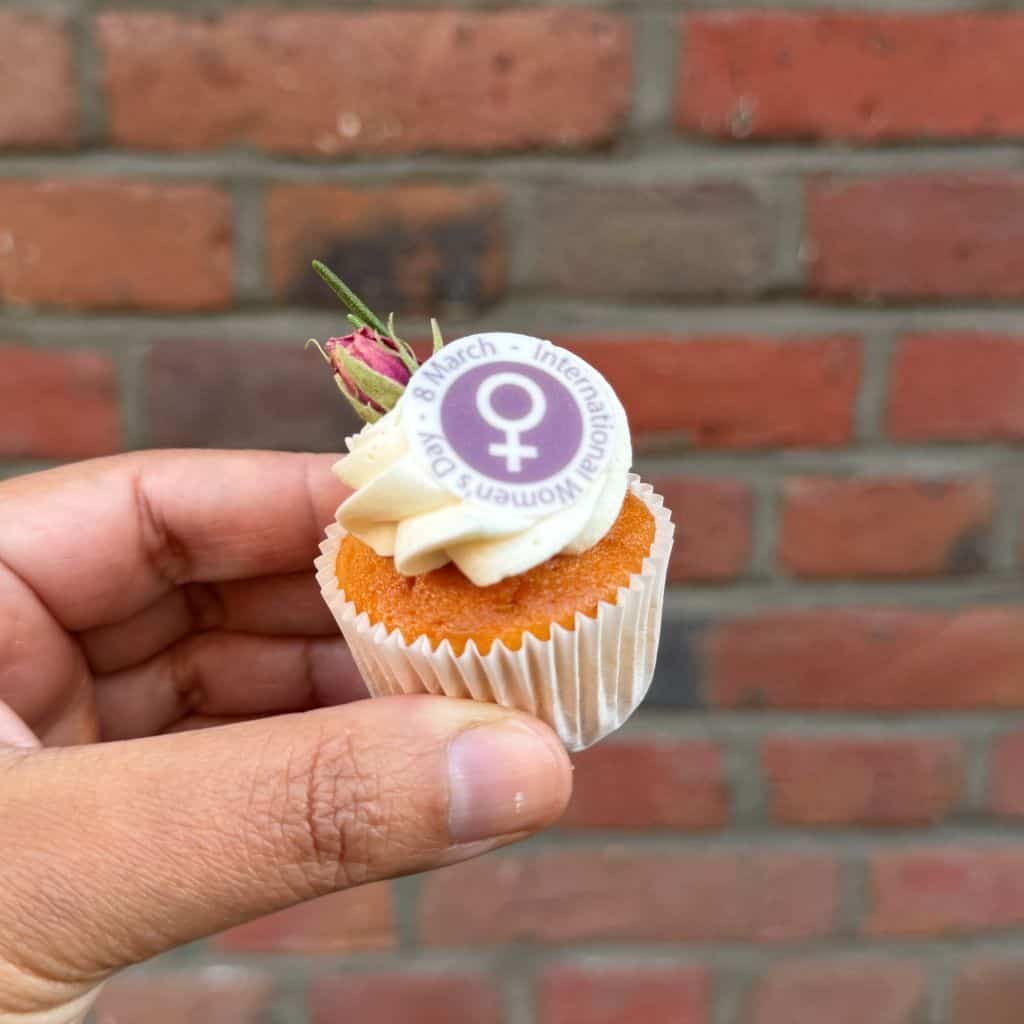 international-womens-day-mini-cupcakes-2