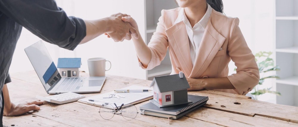 Experienced real estate agent offers expert home buying and selling services.