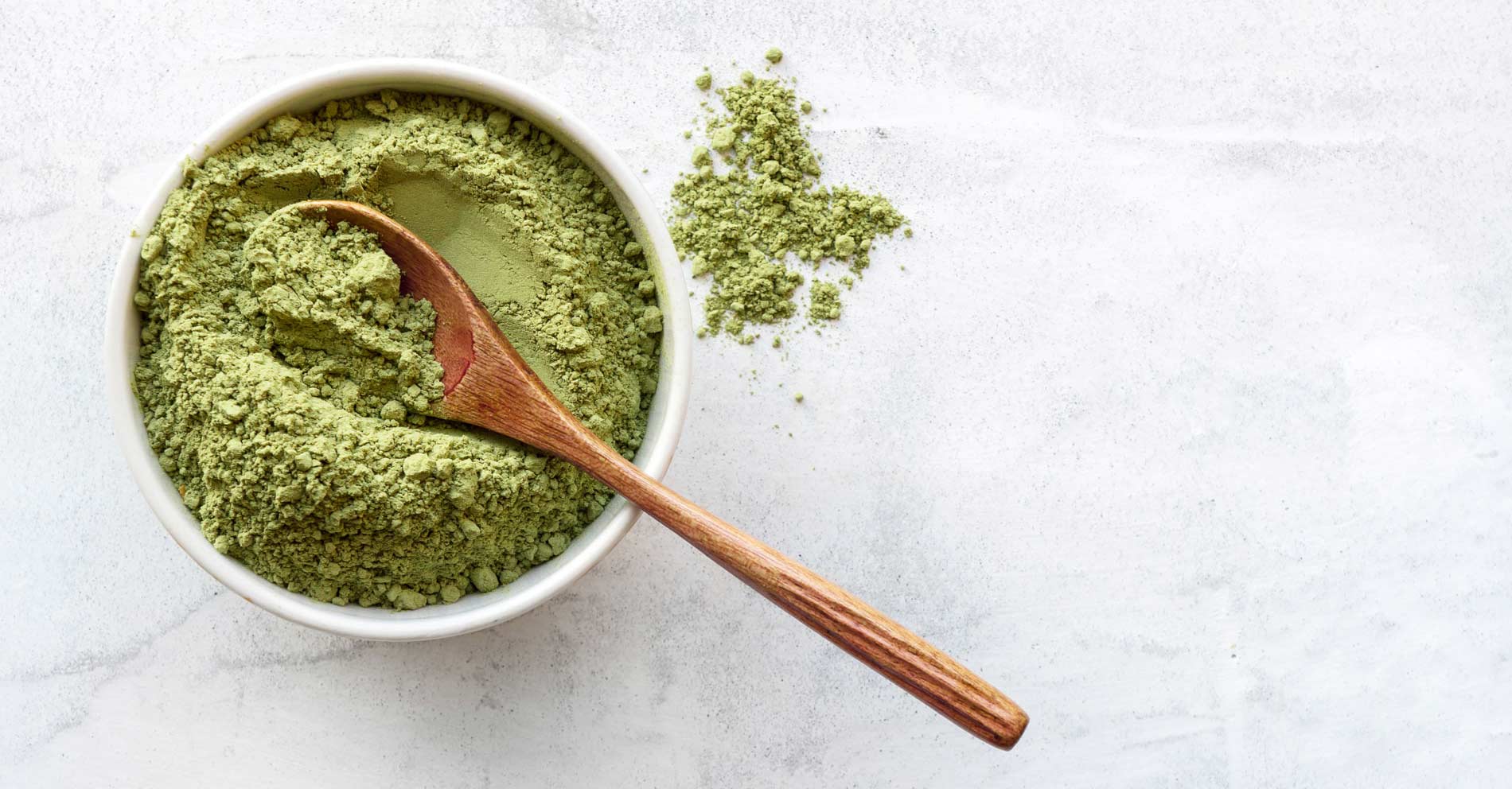 Groene poeder voor hotel shower gel en shampoo, natuurlijke ingrediënten.