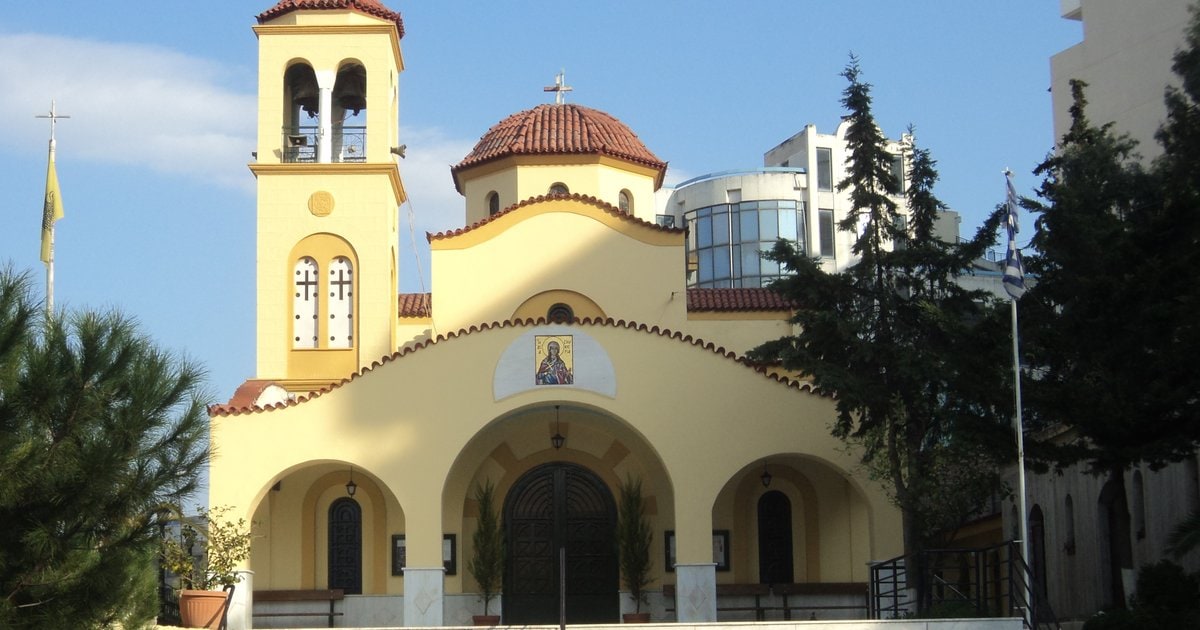 Ο ναός της Αγίας Γλυκερίας στο Γαλάτσι με το καμπαναριό και τον τρούλο.