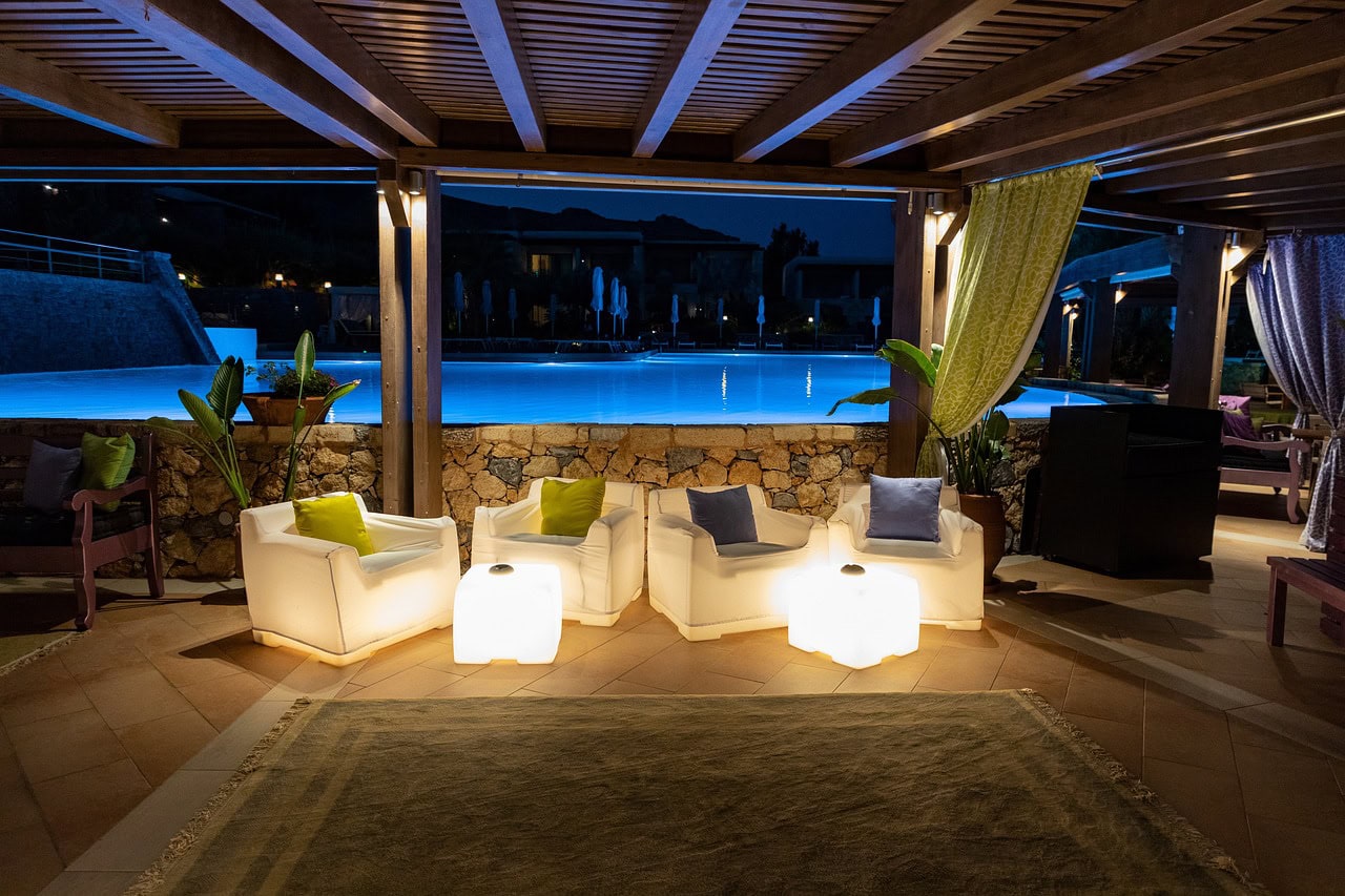 A brighten, modern living room using smart LED light colors for different moods with warm white lighting in comfortable chairs.