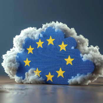 Cloud mit EU-Flagge und Wolken, europäische Datensicherheit.