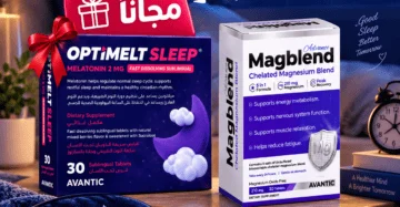 صورة لمنتجات تحسين النوم مع خلفية غرفة نوم ليلاً.
