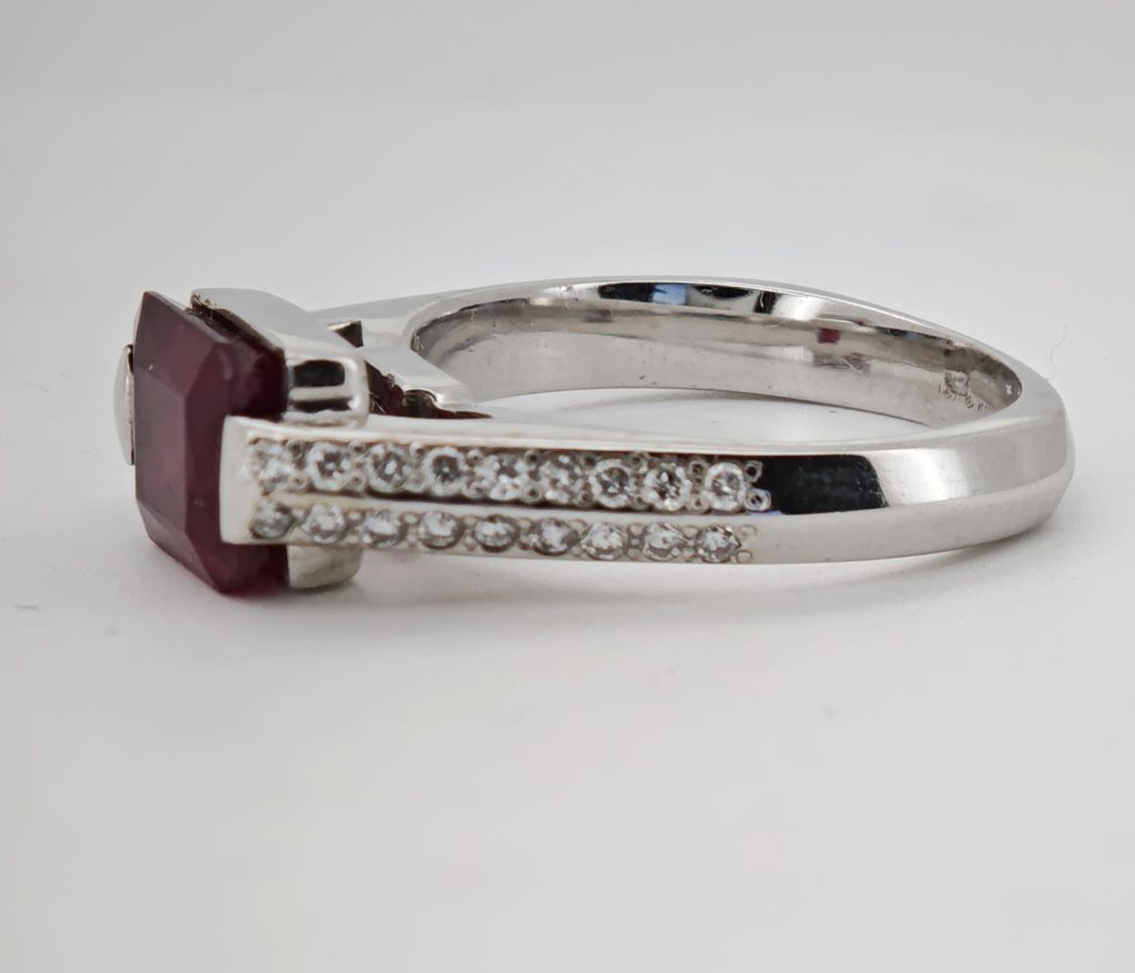 inel aur 14k cu diamante si rubin 2.31ct