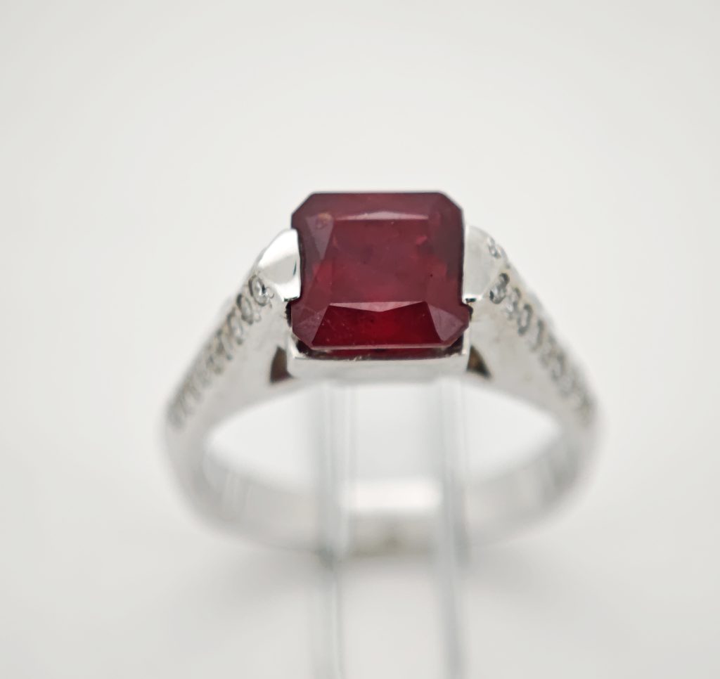 inel aur 14k cu diamante si rubin 2.31ct