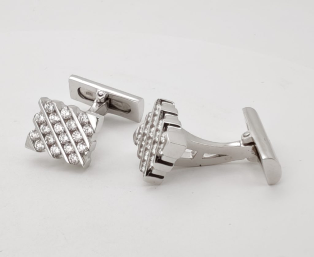 butoni aur 18k cu diamante asprey
