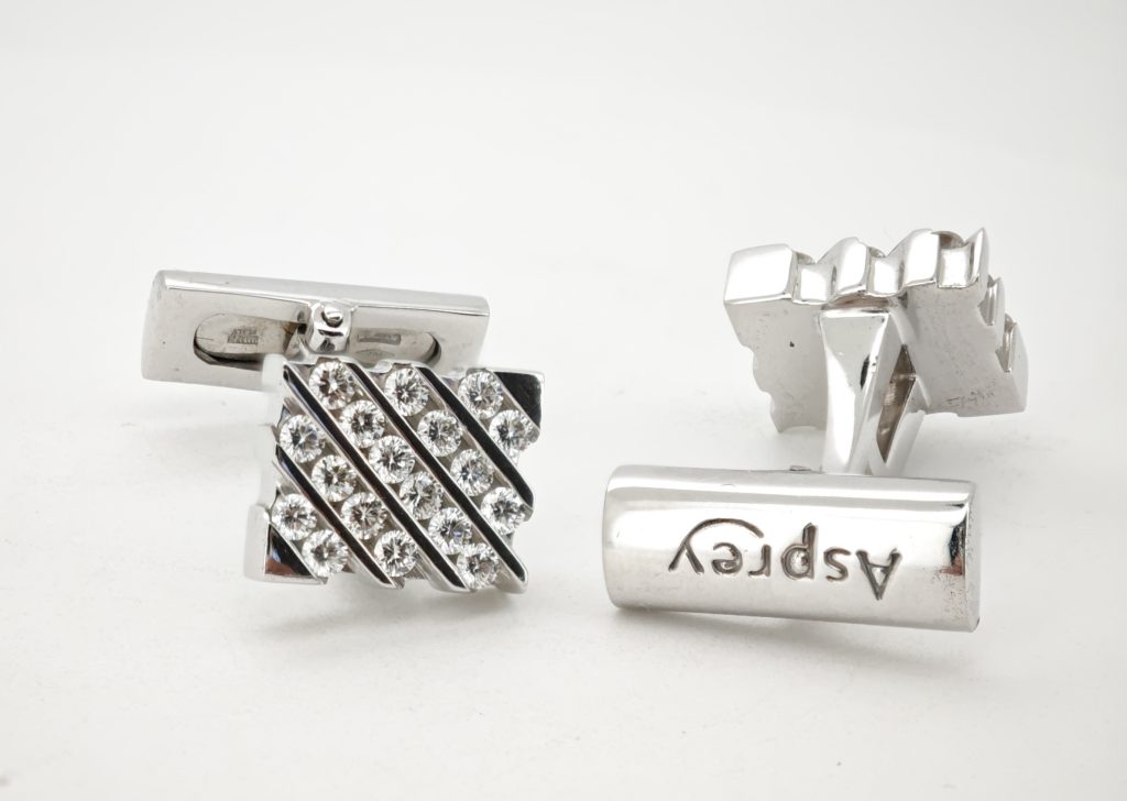 butoni aur 18k cu diamante asprey